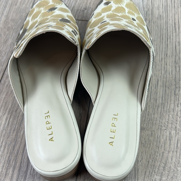 New nwot perfect Alepel Gold Cheetah mule 6 - Picture 6 of 8